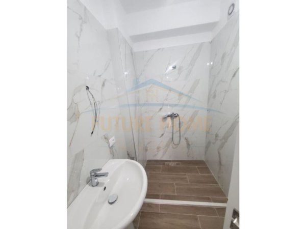 Tirane, jepet me qera apartament 2+1 Kati 3, 98 m² 600 € (Porcelan)