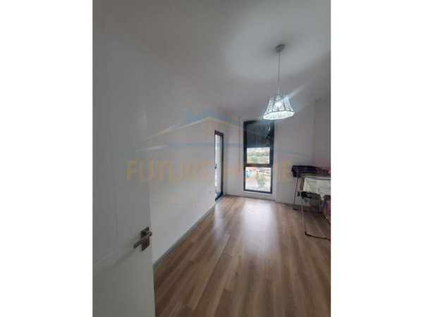 Tirane, jepet me qera apartament 2+1 Kati 3, 98 m² 600 € (Porcelan)