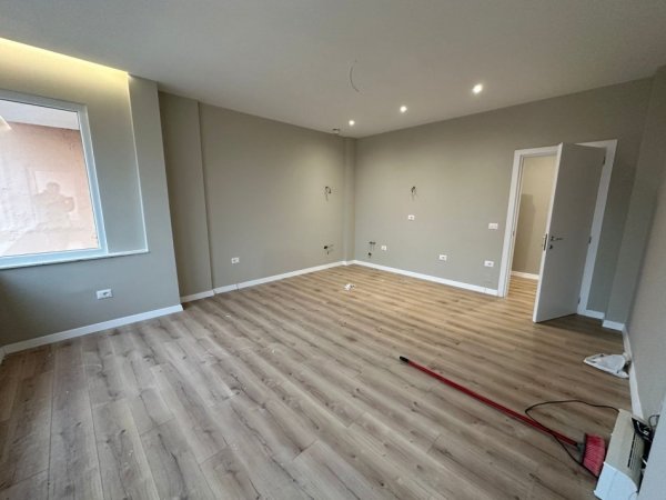 Durres, shitet apartament 1+1 Kati 10, 60 m² 75.000 €