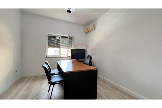 Tirane, jepet me qera apartament 3+1+Aneks+Ballkon Kati 2, 146 m² 550 € (Rruga Bardhyl)