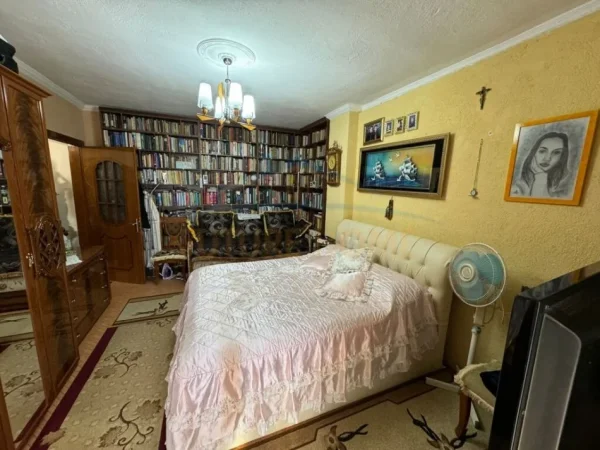 Korce, shitet apartament Kati 5, 128 m² 90.000 € (Lagjia 8)