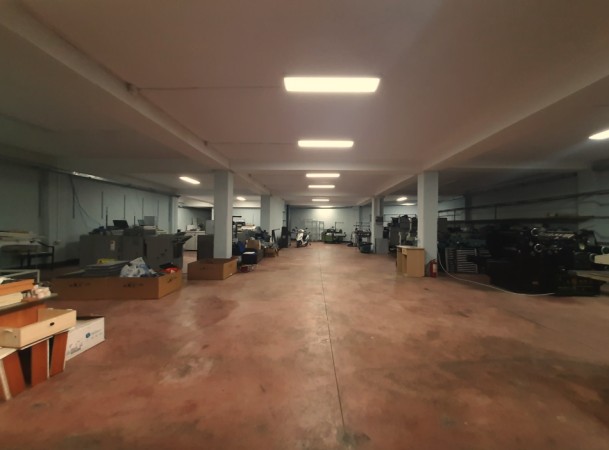 Tirane, shes magazine Kati 0, 538 m² 280.000 € (Kthesa e Kamzes)
