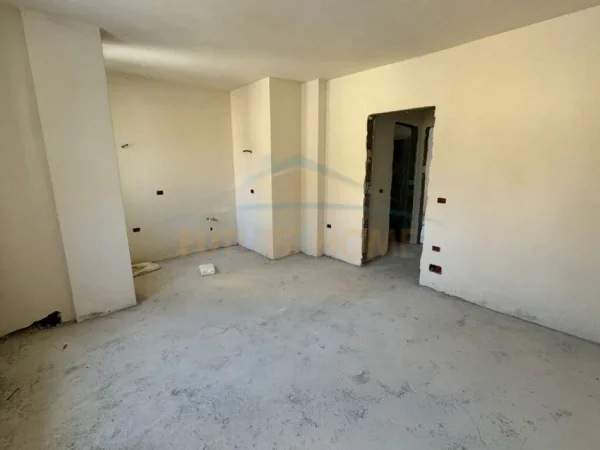 Korce, shitet apartament 1+1 Kati 1, 50 m² 52.000 € (Lagjia 2)