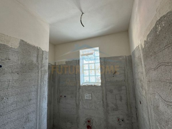 Korce, shitet apartament 1+1 Kati 1, 50 m² 52.000 € (Lagjia 2)