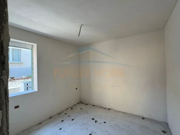 Korce, shitet apartament 1+1 Kati 1, 50 m² 52.000 € (Lagjia 2)