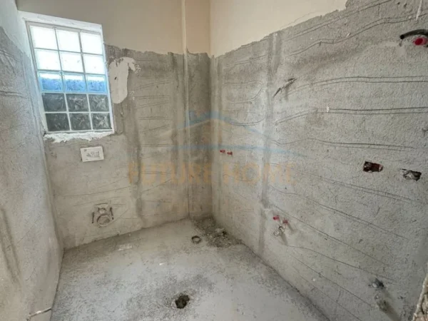 Korce, shitet apartament 1+1 Kati 1, 55 m² 58.500 € (Lagjia 2)