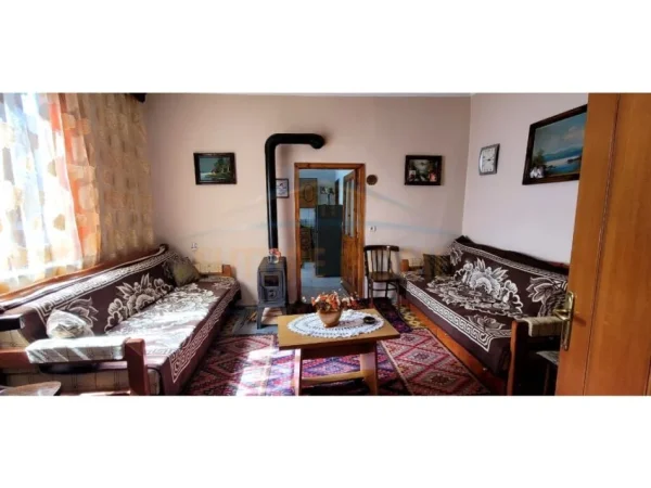 Korce, shitet shtepi 2+1 Kati 1, 98 m² 70.000 € (Lagjia 1)