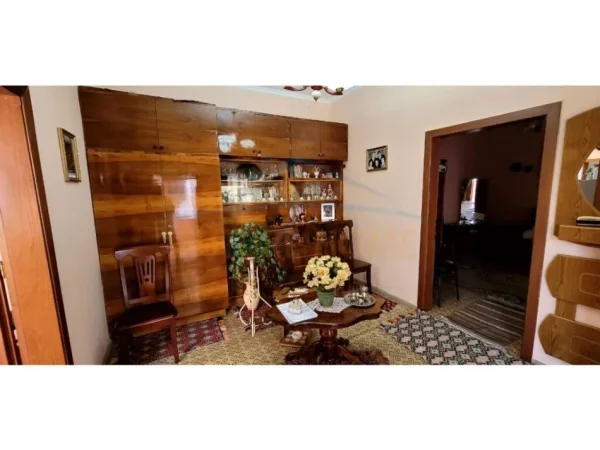 Korce, shitet shtepi 2+1 Kati 1, 98 m² 70.000 € (Lagjia 1)