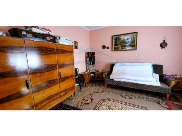 Korce, shitet shtepi 2+1 Kati 1, 98 m² 70.000 € (Lagjia 1)