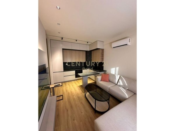 Tirane, jepet me qera apartament 1+1 Kati 7, 53 m² 500 € (ali demi)