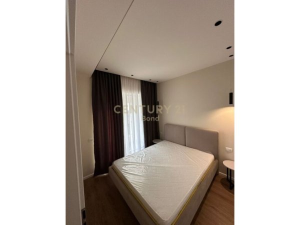 Tirane, jepet me qera apartament 1+1 Kati 7, 53 m² 500 € (ali demi)