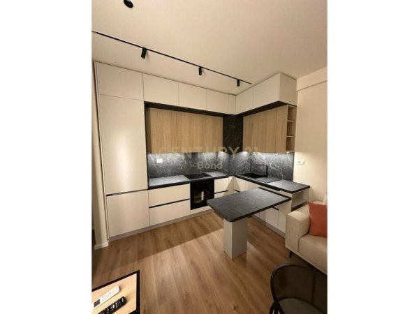Tirane, jepet me qera apartament 1+1 Kati 7, 53 m² 500 € (ali demi)