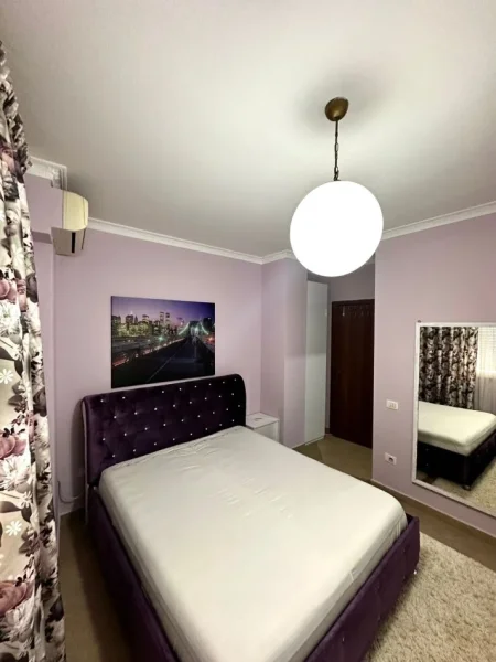 Tirane, jepet me qera apartament 2+1+Ballkon Kati 8, 120 m² 550 € (astir)