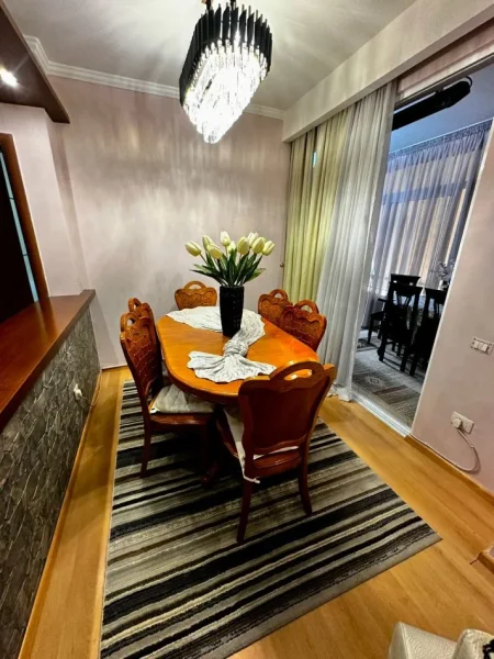 Tirane, jepet me qera apartament 2+1+Ballkon Kati 8, 120 m² 550 € (astir)