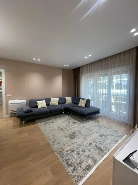 Tirane, jepet me qera apartament 2+1 Kati 4,80 m² 750 € (Selvia)