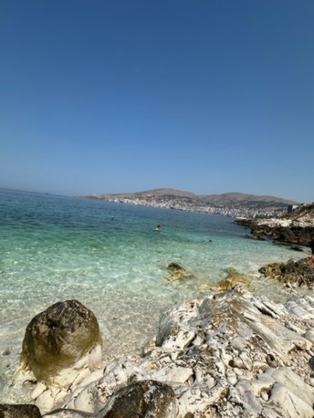 Sarande, jepet me qera apartament 1+1  650 €/ muaj (RR. Butrinti Sarande)