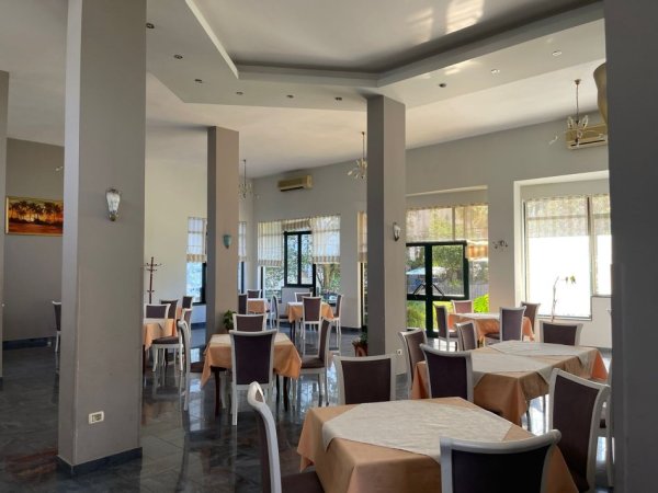 Durres, jepet me qera lokal Kati 0, 260 m² 1.700 € 