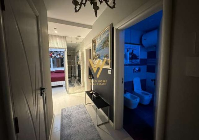 Tirane, jepet me qera apartament 2+1+Ballkon Kati 8, 101 m² 1.300 € (ISH BLLOKU)
