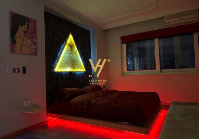 Tirane, jepet me qera apartament 2+1+Ballkon Kati 8, 101 m² 1.300 € (ISH BLLOKU)