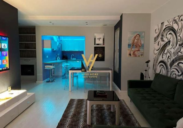 Tirane, jepet me qera apartament 2+1+Ballkon Kati 8, 101 m² 1.300 € (ISH BLLOKU)