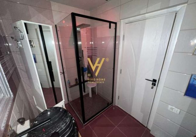 Tirane, jepet me qera apartament 2+1+Ballkon Kati 8, 101 m² 1.300 € (ISH BLLOKU)