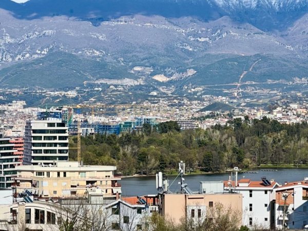 Tirane, jepet me qera apartament 2+1 Kati 2, 193 m² 1.500 € (kopeshti botanik)