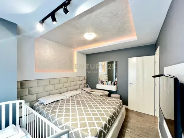 Tirane, jepet me qera apartament 2+1 Kati 4, 99 m² 240.000 € (liqeni i thate)