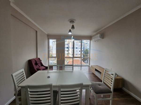 Tirane, jepet me qera apartament 2+1+2 Kati 4, 107 m² 800 € (Selvia, shkolla Partizani)