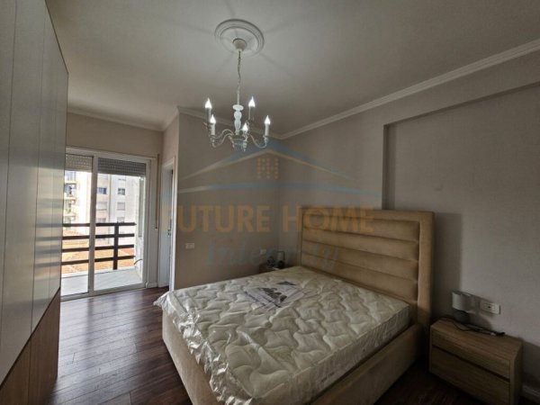 Tirane, jepet me qera apartament 2+1+2 Kati 4, 107 m² 800 € (Selvia, shkolla Partizani)