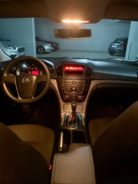 Tirane, shitet makine Shitet Opel Insignia 2.0 CDTI | Viti 2010 | Kambio Automatike Nafte, e zeze automatik Kondicioner 93.000 km 6.000 €