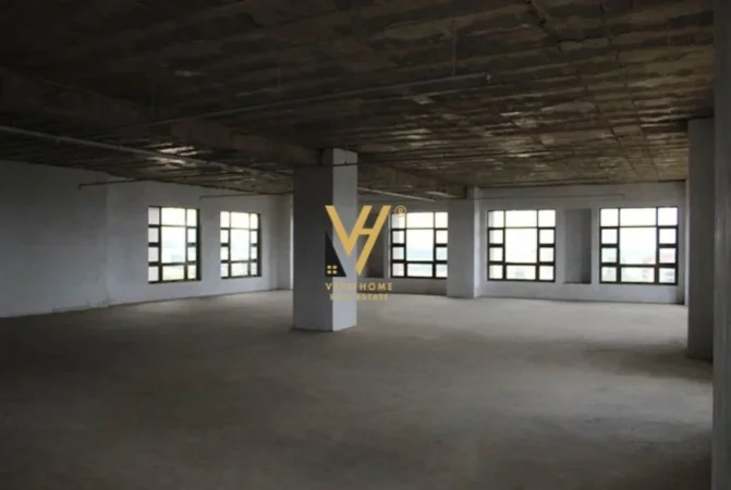 Tirane, jepet me qera zyre Kati 2, 270 m² 1.800 € (UNAZA E RE)