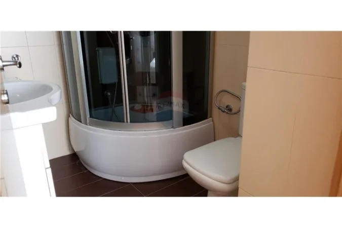 Tirane, jepet me qera apartament 2+1 Kati 4, 110 m² 850 € (Liceu Artistik)