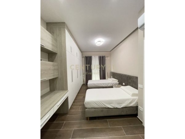 Tirane, jap me qera apartament 3+1+4 , 300 m² 2.000 € (Kodra e Diellit)
