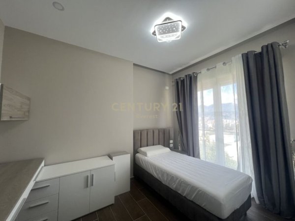 Tirane, jap me qera apartament 3+1+4 , 300 m² 2.000 € (Kodra e Diellit)
