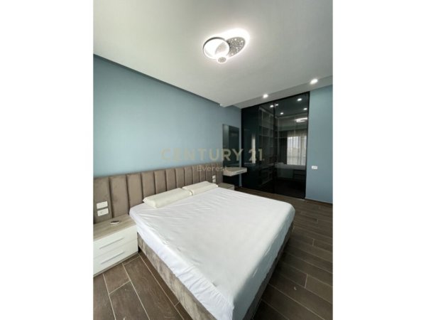Tirane, jap me qera apartament 3+1+4 , 300 m² 2.000 € (Kodra e Diellit)
