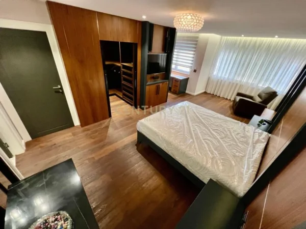 Tirane, jepet me qera apartament 2+1 Kati 2, 193 m² 1.500 € (kopshti botanik)