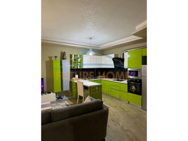 Tirane, shitet apartament 2+1+Ballkon Kati 2, 121 m² 170.000 € (UNAZA E RE)