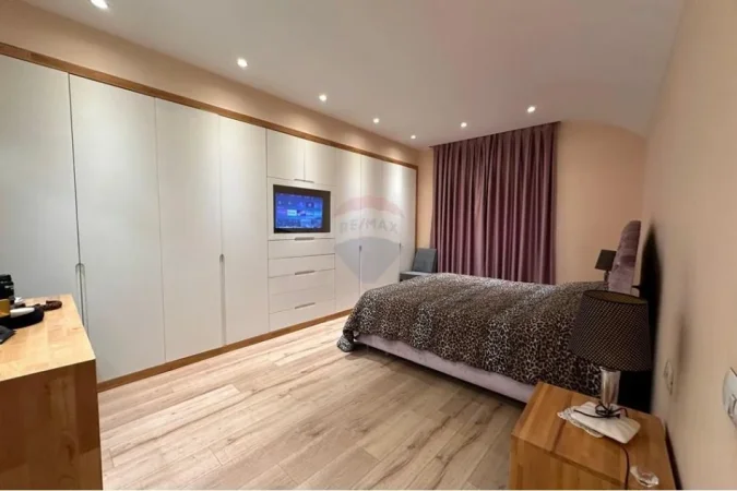 Tirane, jepet me qera apartament 3+1 Kati 3, 180 m² 750 € (Bryli , Materniteti i Ri)