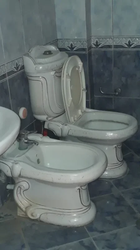 Tirane, shes Shiten Mobilje, hidrosanitare