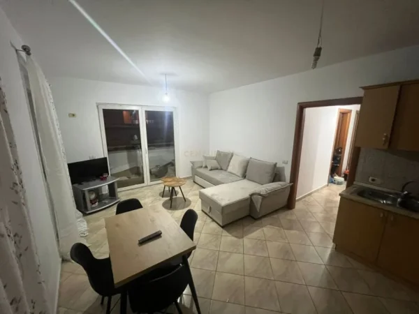 Tirane, jepet me qera apartament 2+1 Kati 4, 85 m² 550 € (rruga e dibres)