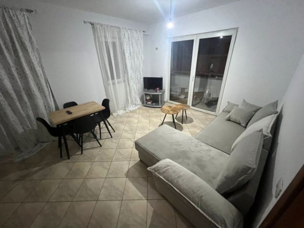 Tirane, jepet me qera apartament 2+1 Kati 4, 85 m² 550 € (rruga e dibres)