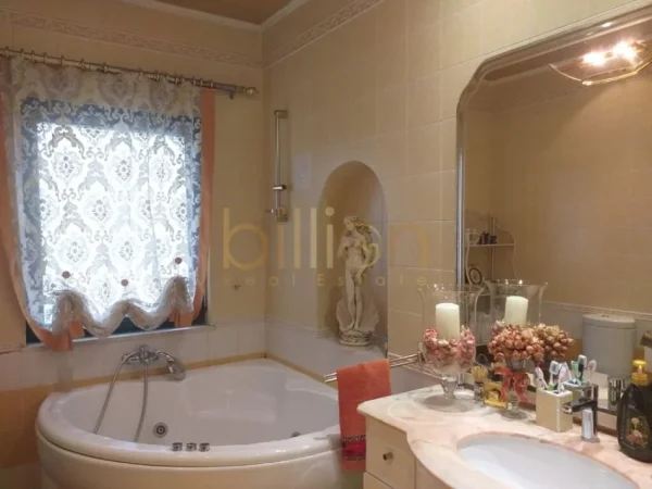 Tirane, shitet apartament 1+1 Kati 11, 143 m² 595.000 € (Bllok, Tirana, Albania)