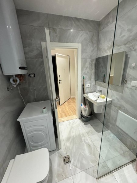 Tirane, jepet me qera apartament 1+1 , 73 m² 750 € (Liqeni i Thatë)