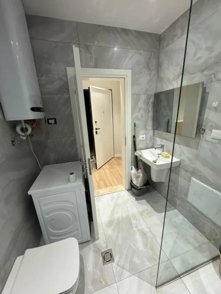 Tirane, jepet me qera apartament 1+1 , 73 m² 750 € (Liqeni i Thatë)