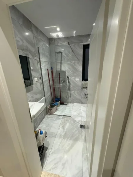 Tirane, jepet me qera apartament 1+1 , 73 m² 750 € (Liqeni i Thatë)