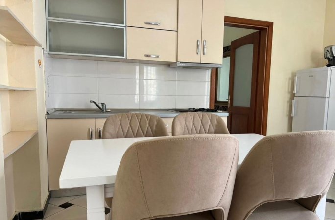Tirane, jepet me qera apartament 1+1+Ballkon Kati 2, 65 m² 500 € (VASIL SHANTO)