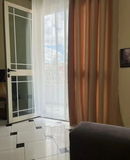 Tirane, jepet me qera apartament 1+1+Ballkon Kati 2, 65 m² 500 € (VASIL SHANTO)