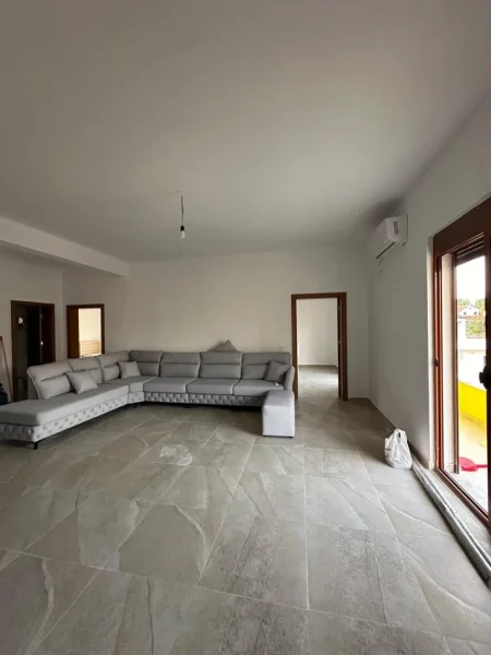 Tirane, jepet me qera apartament 2+1+Ballkon Kati 3, 149 m² 600 € (Astir , rruga stefan shundi)
