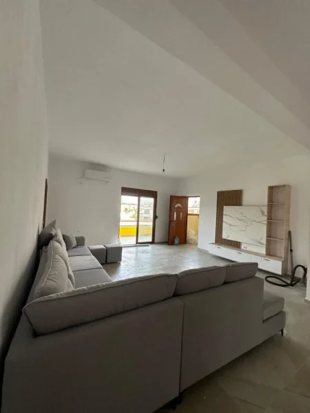 Tirane, jepet me qera apartament 2+1+Ballkon Kati 3, 149 m² 600 € (Astir , rruga stefan shundi)