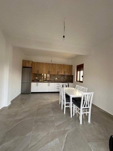 Tirane, jepet me qera apartament 2+1+Ballkon Kati 3, 149 m² 600 € (Astir , rruga stefan shundi)